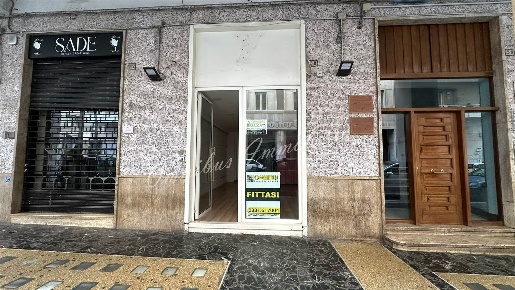 Foto Locale commerciale a Foggia di 55 m² con 2 locali in affitto