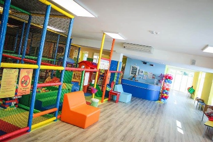 Foto Attività commerciale a Vallecrosia Centro di 500 m² con 1 locali