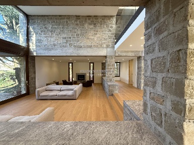 Foto Villa unifamiliare in Via De Gasperi, Bernareggio Centro di 520 m²