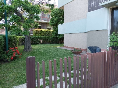 Foto Villa unifamiliare in Via Giovannino 7, Catania di 240 m² con 6 locali