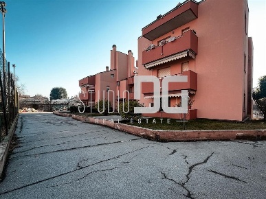 Foto Appartamento in Via Monsignor Cestelli, Desio di 85 m² con 3 locali