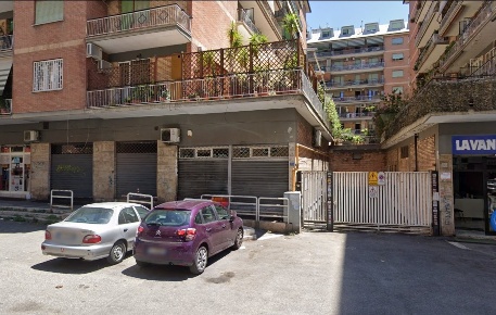 Foto Box in Via Marco Papio, Roma Quadraro di 15 m² con 1 locali in vendita