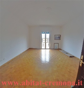 Foto Appartamento in Via Giordano, Cremona Centro di 95 m² con 3 locali