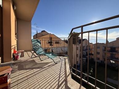 Foto Appartamento in Via padre Pio, Sedriano Centro di 105 m² con 3 locali