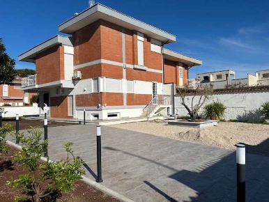 Foto Appartamento a Ardea di 166 m² con 4 locali in vendita