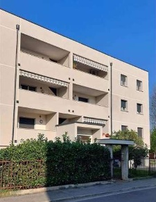 Foto Appartamento in Via Amendola  2, Massalengo Centro di 103 m² all'asta