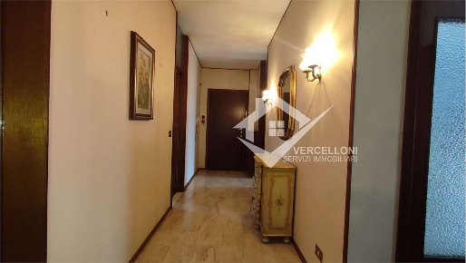 Foto Appartamento a Novara di 105 m² con 4 locali in vendita