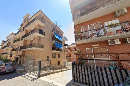 Foto Appartamento in Via Castelnuovo di Garfagnana 21, Roma di 75 m²