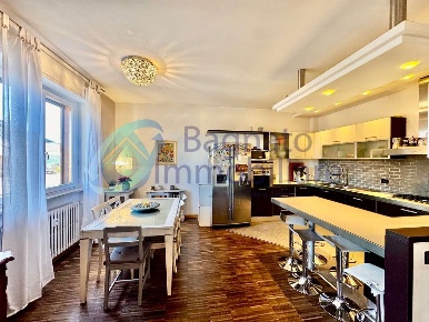 Foto Appartamento in Largo Balbo  5, Novara Sacro Cuore di 125 m²