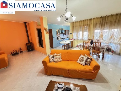 Foto Appartamento a Guspini di 111 m² con 4 locali in vendita