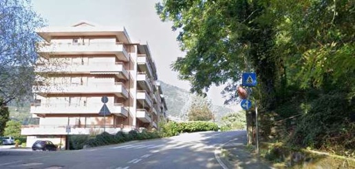 Foto Appartamento in Via San Giacomo, Como Sagnino di 128 m² con 7 locali
