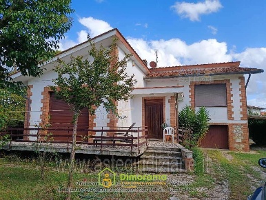 Foto Appartamento Fauglia Zona Commerciale Valtriano di 222 m² con 8 locali