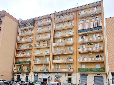 Foto Appartamento in Via PIemonte, Bari di 95 m² con 2 locali in vendita