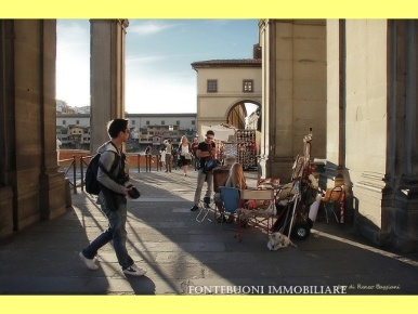 Foto Locale commerciale a Firenze di 140 m² con 4 locali in affitto