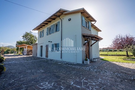 Foto Villa a schiera in Via Trasimeno 232, Castiglione del Lago Panicarola