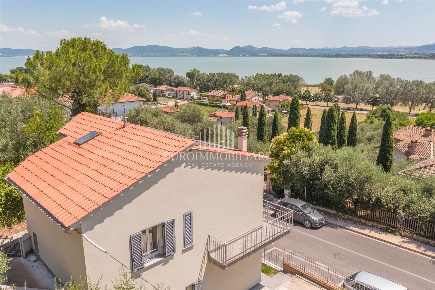Foto Villa a schiera in Via Bruno Buozzi 77, Castiglione del Lago di 200 m²