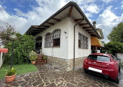 Foto Appartamento a Viareggio Bicchio - Varignano di 323 m² con 5 locali