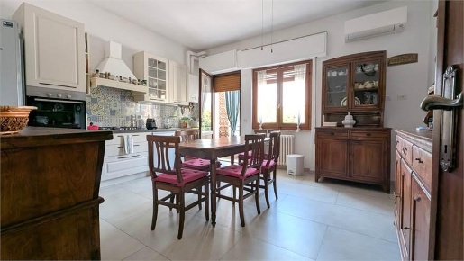 Foto Appartamento a Pistoia Centro Storico di 120 m² con 5 locali