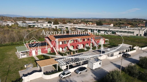 Foto Villa a schiera a Calcinaia di 120 m² con 5 locali in vendita