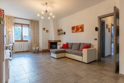 Foto Appartamento a Cascina Semicentro di 70 m² con 4 locali in vendita