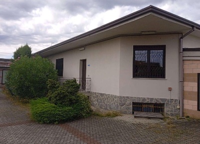 Foto Capannone industriale a Castano Primo Centro di 478 m² con 1 locali