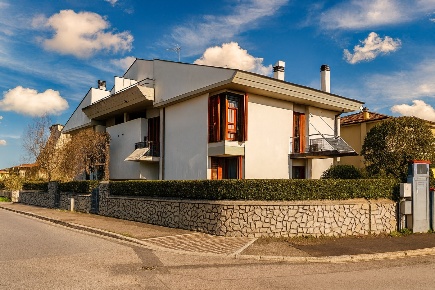 Foto Villa bifamiliare a Pontedera Oltrera di 223 m² con 11 locali