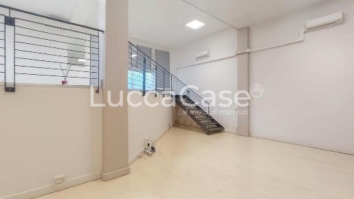 Foto Locale commerciale a Lucca San Marco - Acquacalda di 87 m² in affitto