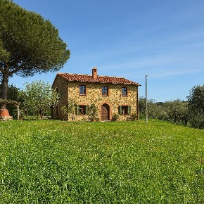 Foto Casa indipendente a Palaia Forcoli di 230 m² con 8 locali in vendita