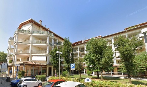 Foto Negozio a Senago di 140 m² con 2 locali in vendita