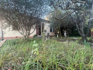 Foto Villa bifamiliare a Pietrasanta di 120 m² con 5 locali in vendita