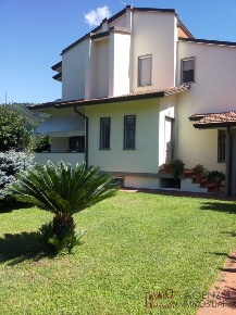 Foto Villa unifamiliare in Via Archi, Massarosa Stiava di 192 m² in vendita