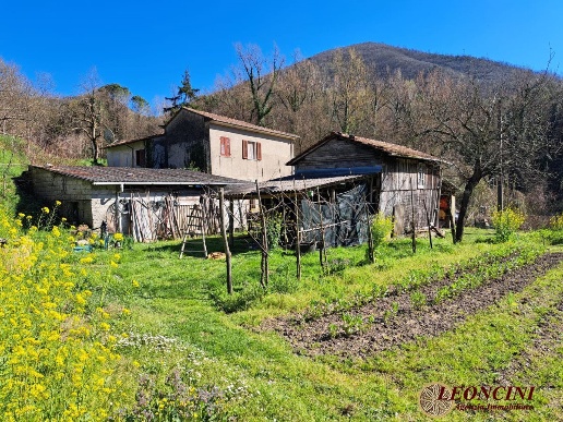 casa indipendente in vendita a Podenzana in zona Bagni