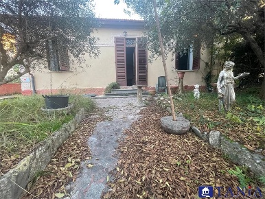 Foto Case semi ndipendenti a Camaiore di 120 m² con 5 locali in vendita
