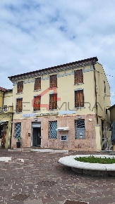 Foto Appartamento a Villa Bartolomea Centro di 232 m² con 5 locali