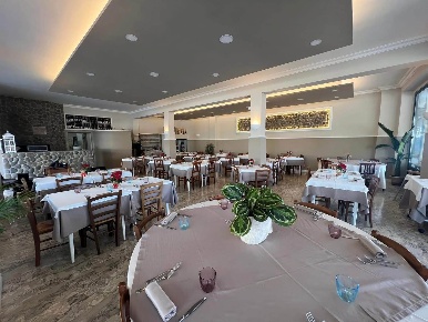 Foto Ristorante a Anzio Lido dei Pini di 300 m² con 1 locali in vendita