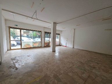Foto Negozio in Via Allori, Firenze Novoli di 100 m² con 2 locali