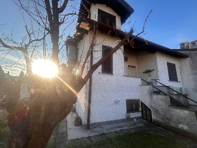Foto Villa unifamiliare a Gambolò Centro di 128 m² con 5 locali in vendita