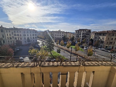 Foto Appartamento in Piazza Vieusseux, Firenze di 110 m² con 4 locali