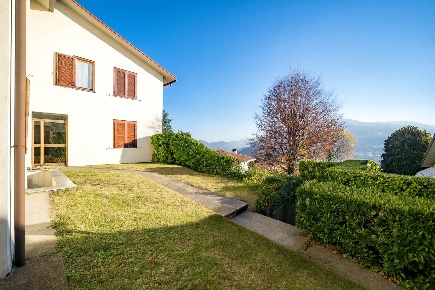 Foto Appartamento a Galbiate Centro di 130 m² con 4 locali in vendita