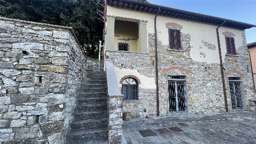 Foto Rustico a Prato Figline di 305 m² con 15 locali in vendita