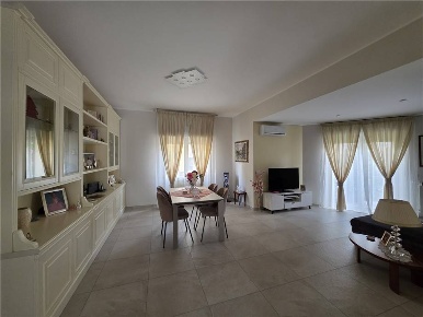 Foto Appartamento in V.le dei Tigli 15, Messina di 130 m² in vendita