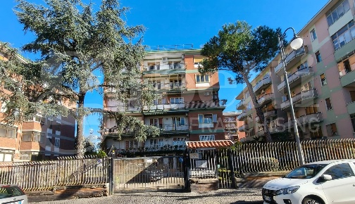 Foto Appartamento in Via PAGLIANO 30, Portici di 130 m² con 4 locali