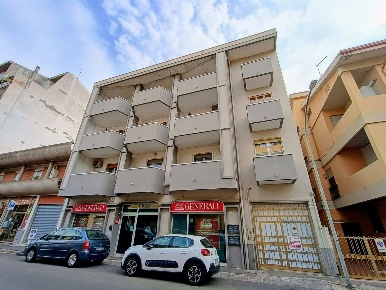 Foto Appartamento a Oristano Centro di 275 m² con 6 locali in vendita