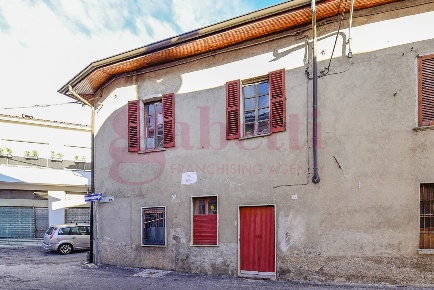 Foto Rustico in Via Garibaldi 6, Carugo Centro di 75 m² con 3 locali