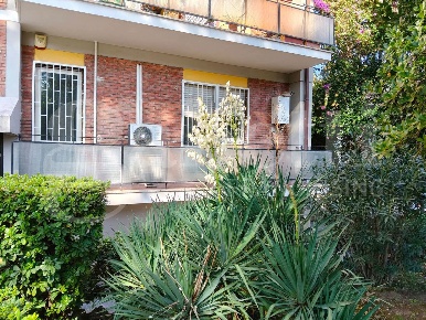Foto Ufficio in Via Laurentina 608, Roma Eur di 95 m² con 4 locali