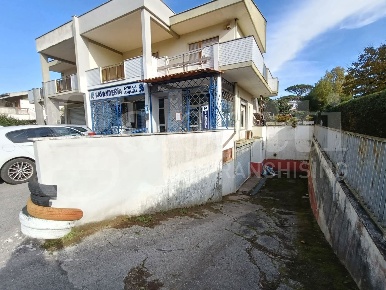 Foto Magazzino in Via Ardeatina 340, Anzio Villa Claudia di 137 m²