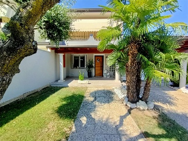 Foto Villa a schiera a Chions di 170 m² con 8 locali in vendita