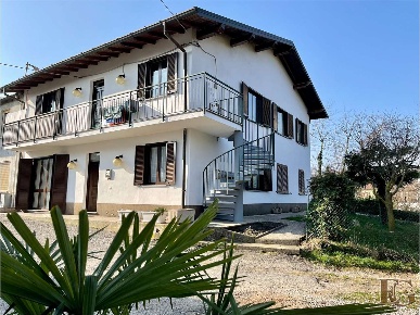 Foto Appartamento in via Matteotti, Biandronno Centro di 60 m² con 2 locali