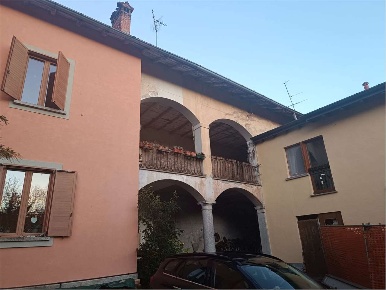 Foto Rustico a Gavirate di 199 m² con 4 locali in vendita