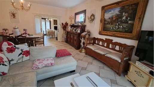 Foto Villa bifamiliare a Monsano di 170 m² con 7 locali in vendita
